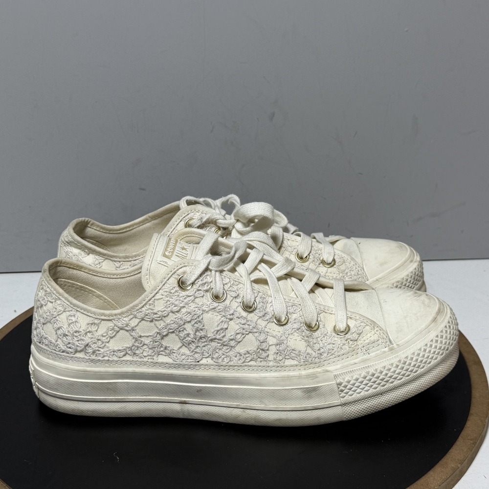 Converse Shoes Womens Size 11 White Lace Platform Chuck Taylor All Star A05007C